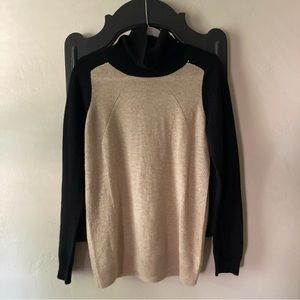 Vince Women’s Sz M Cashmere Colorblock Turtleneck Sweater Beige Black TINY FLAW